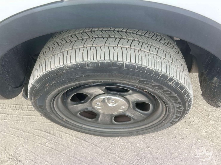 2016-ford-explorer-image-27