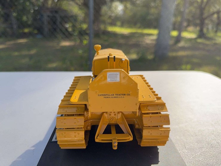 caterpillar-d2-image-26