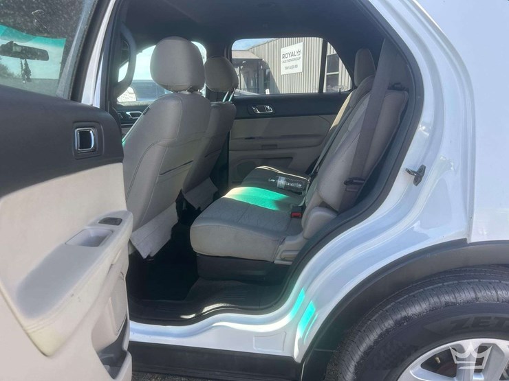 2015-ford-explorer-image-9