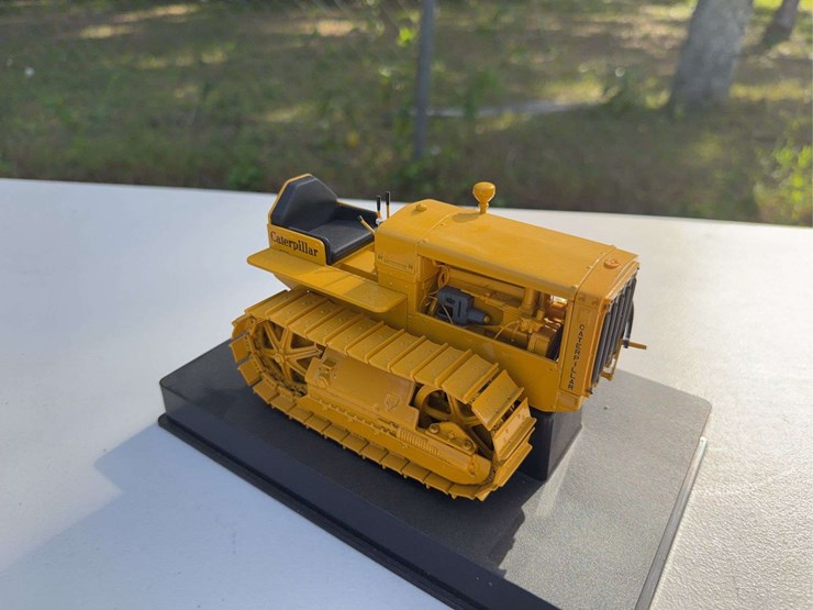 caterpillar-d2-image-24