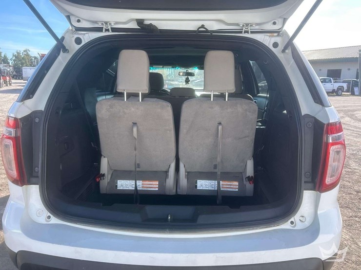 2015-ford-explorer-image-10