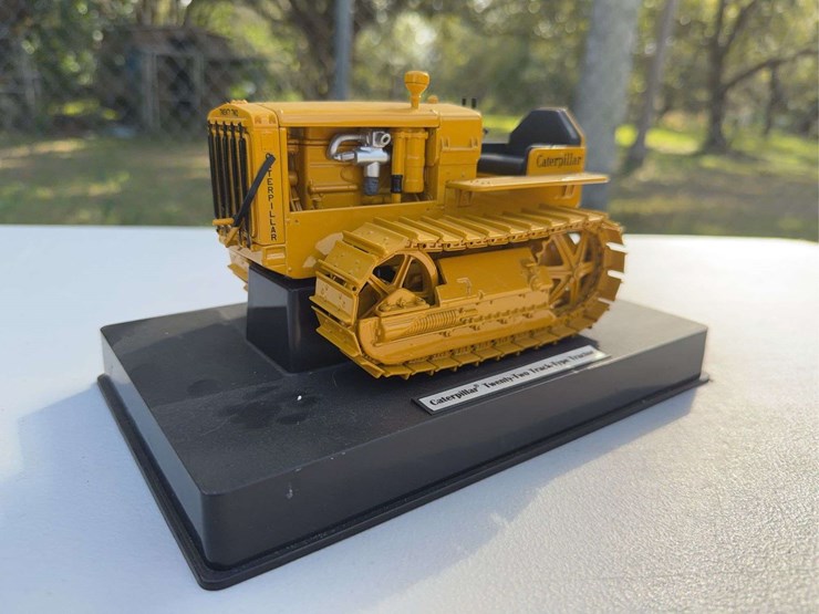 caterpillar-d2-image-15