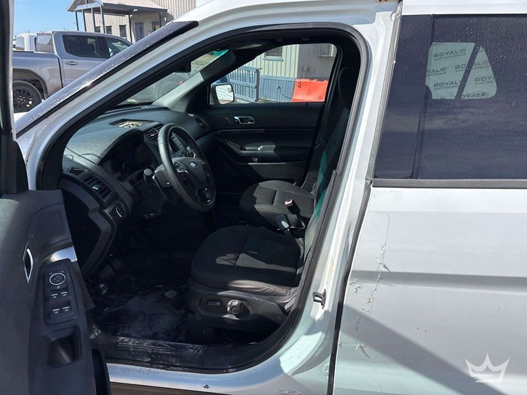 2016-ford-explorer-image-12