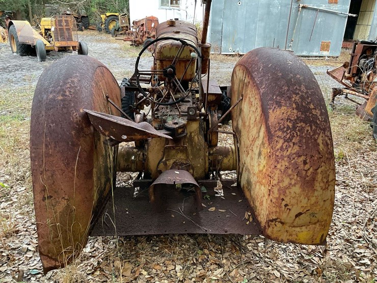 minneapolis-moline-parts-tractor-image-4