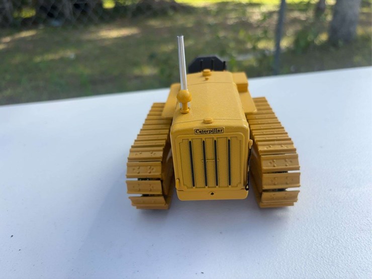 caterpillar-16-image-13