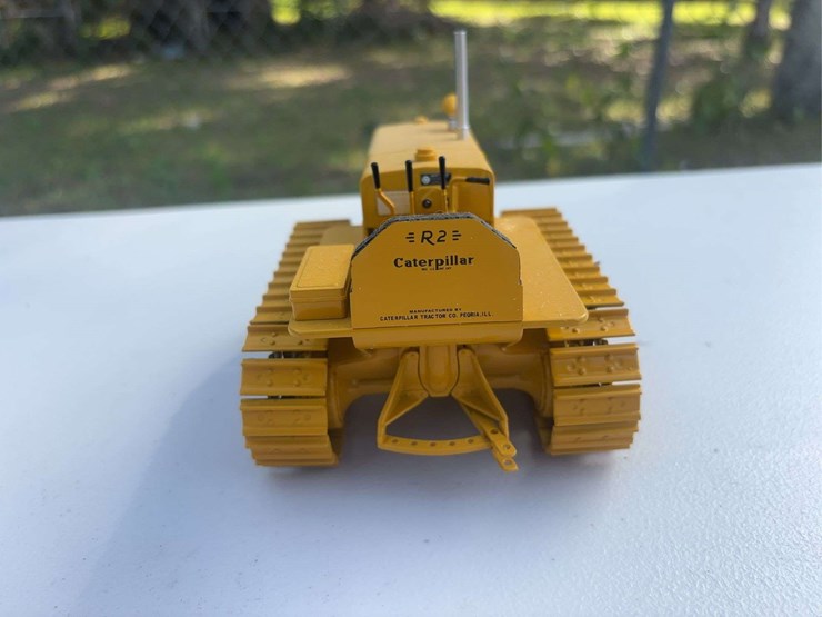 caterpillar-16-image-7