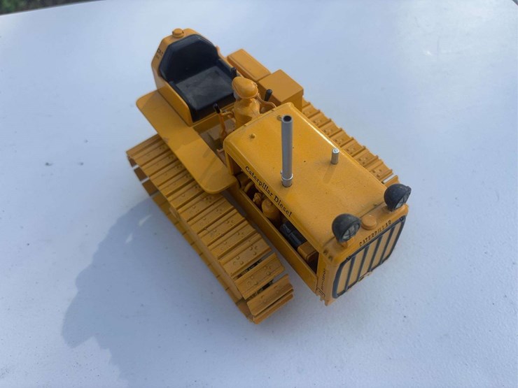 caterpillar-16-image-42