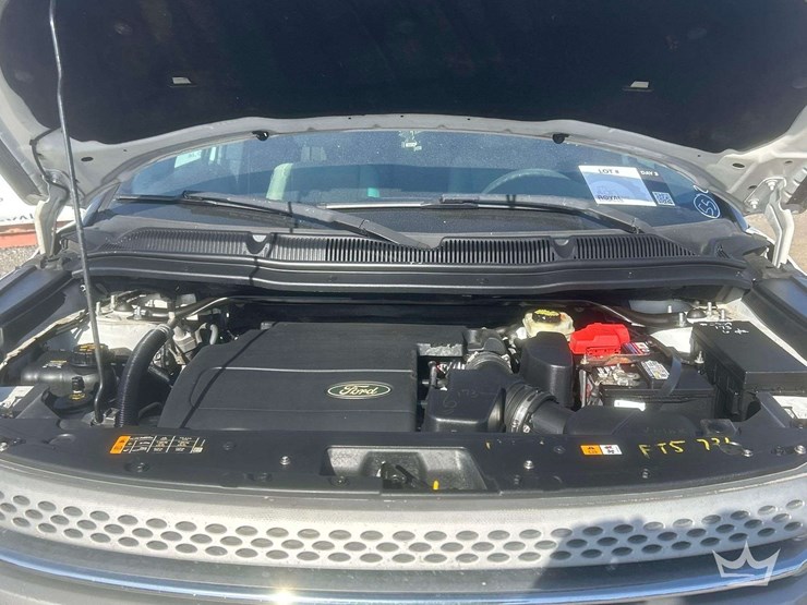 2015-ford-explorer-image-13