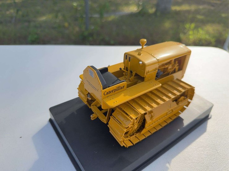 caterpillar-d2-image-21