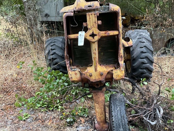 minneapolis-moline-parts-tractor-image-3