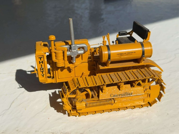 caterpillar-16-image-10