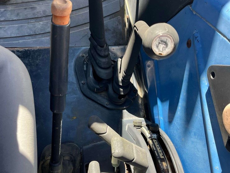 2009-new-holland-t5040-image-8