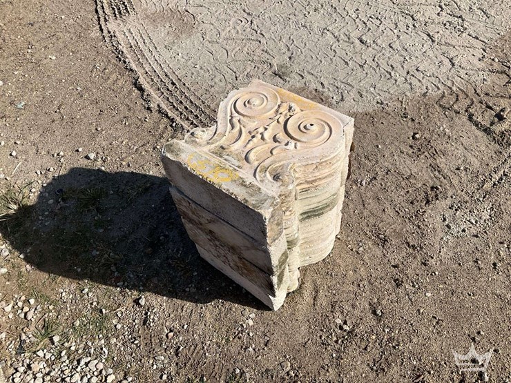 4-concrete-garden-pillars-image-1