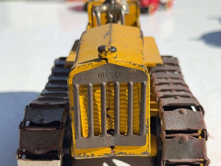 caterpillar-30-image-4