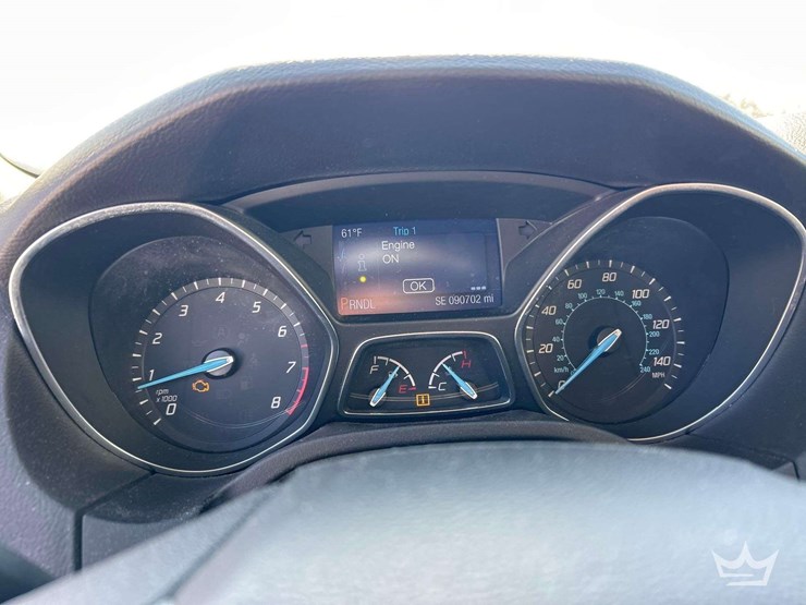 2014-ford-focus-hatchback-image-14