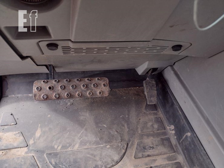 2019-caterpillar-tl1055d-image-10