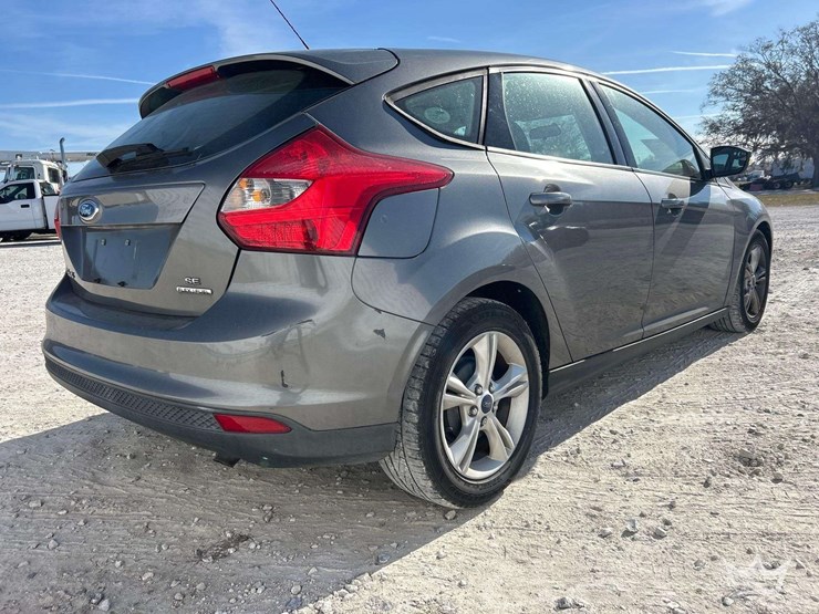 2014-ford-focus-hatchback-image-3