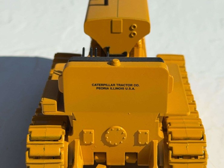 caterpillar-25-image-8