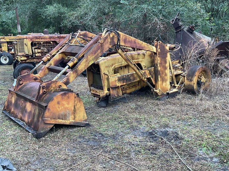 minneapolis-moline-parts-tractor-image-1