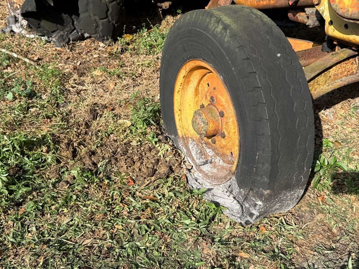 minneapolis-moline-orchard-lp-parts-tractor-image-32