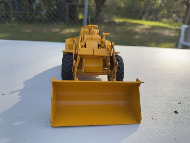 caterpillar-d2-image-25