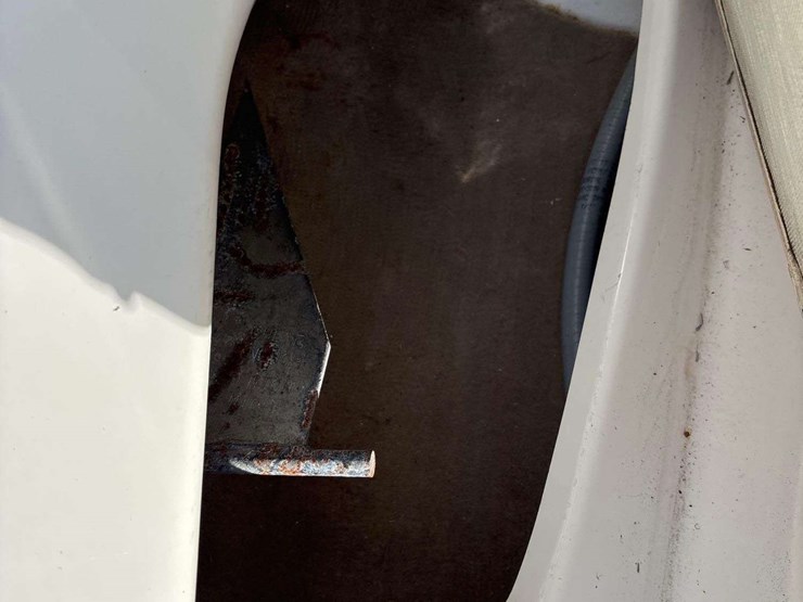 2001-ser-boat-&amp;-trailer-image-10