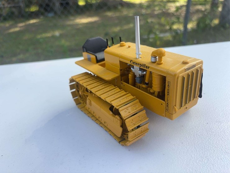 caterpillar-16-image-11