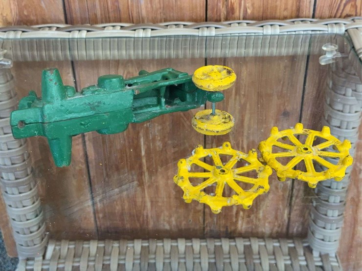 john-deere-16-image-23