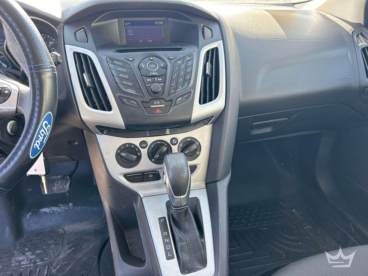 2014-ford-focus-hatchback-image-18