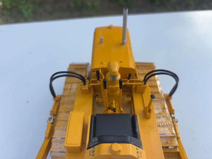 caterpillar-d2-image-15