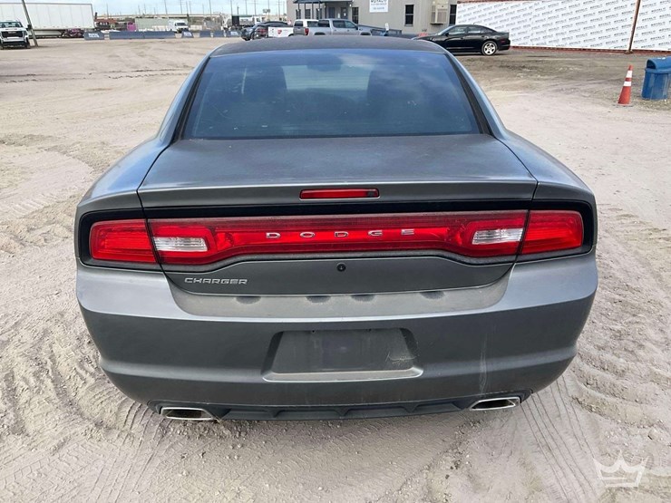 2012-dodge-charger-sedan-image-28