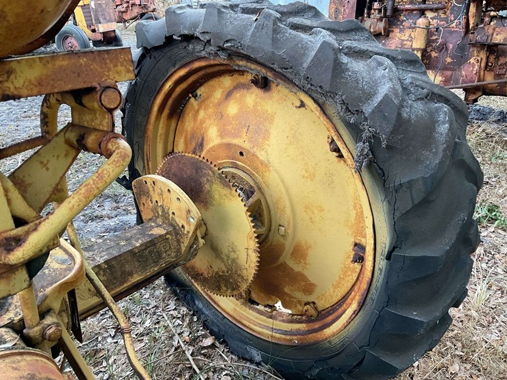 oliver-industrial-tractor-image-8