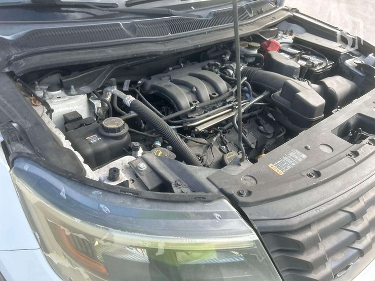 2016-ford-explorer-image-9