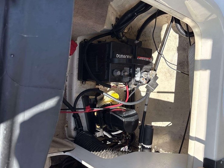 2001-ser-boat-&amp;-trailer-image-14