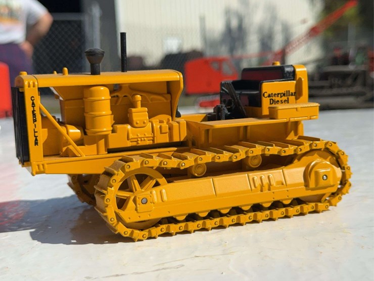 caterpillar-25-image-2