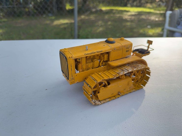 caterpillar-d2-image-2