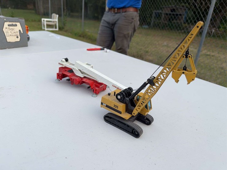 caterpillar-225-image-5