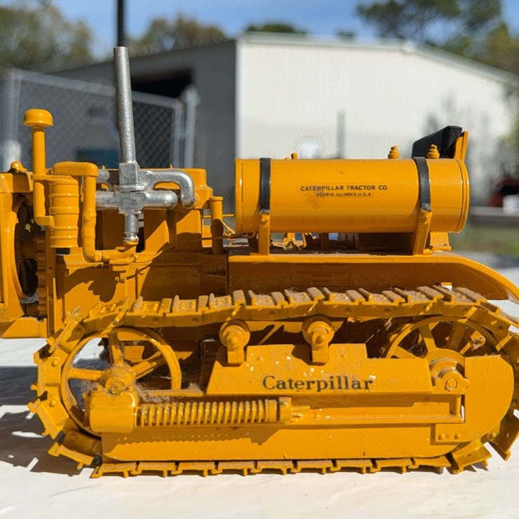 CATERPILLAR 16