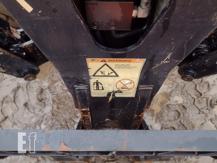 2016-jlg-1255-image-14