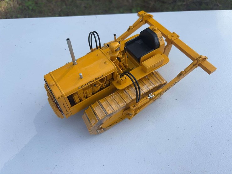 caterpillar-d2-image-3