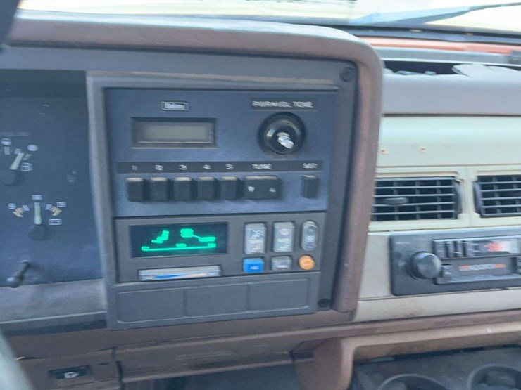 1993-gmc-3500-image-8