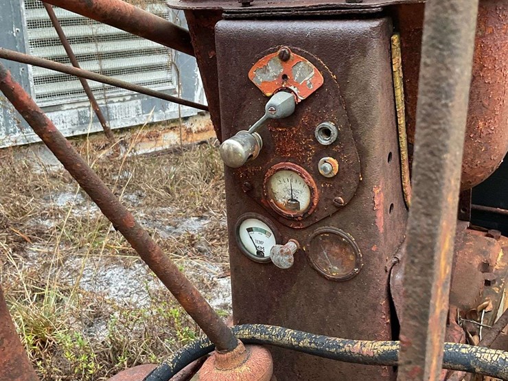 minneapolis-moline-parts-tractor-image-15