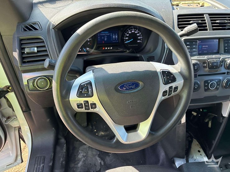 2015-ford-explorer-image-12