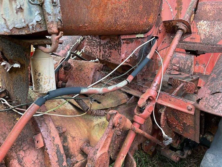 minneapolis-moline-parts-tractor-image-12