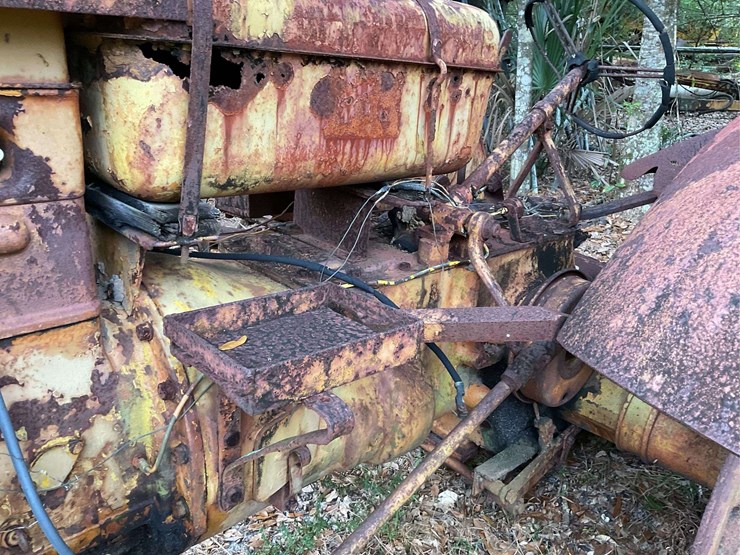 minneapolis-moline-parts-tractor-image-24