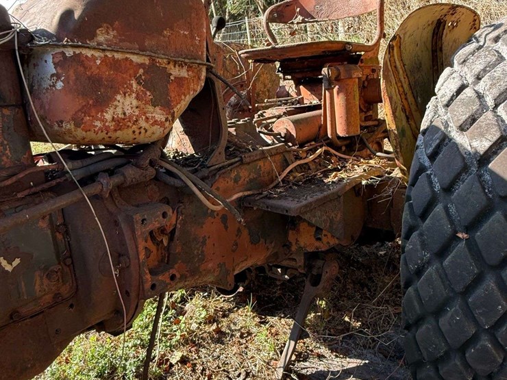 minneapolis-moline-parts-tractor-image-15