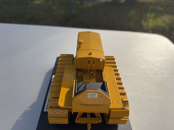 caterpillar-d2-image-27