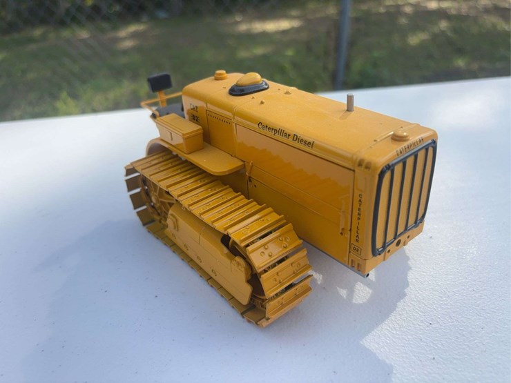 caterpillar-16-image-27