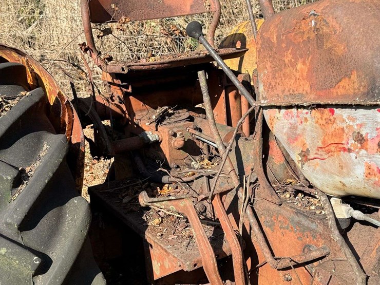 minneapolis-moline-parts-tractor-image-23