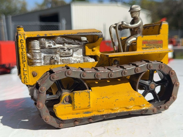 caterpillar-30-image-1